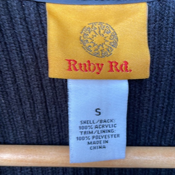 Faux fur vest - Picture 6 of 9